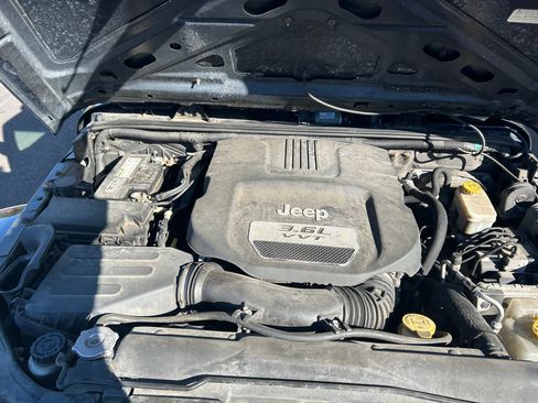 Used 2013 Jeep Wrangler Unlimited Sahara image 17