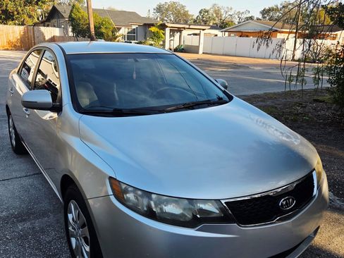 Used 2013 Kia Forte EX image 11