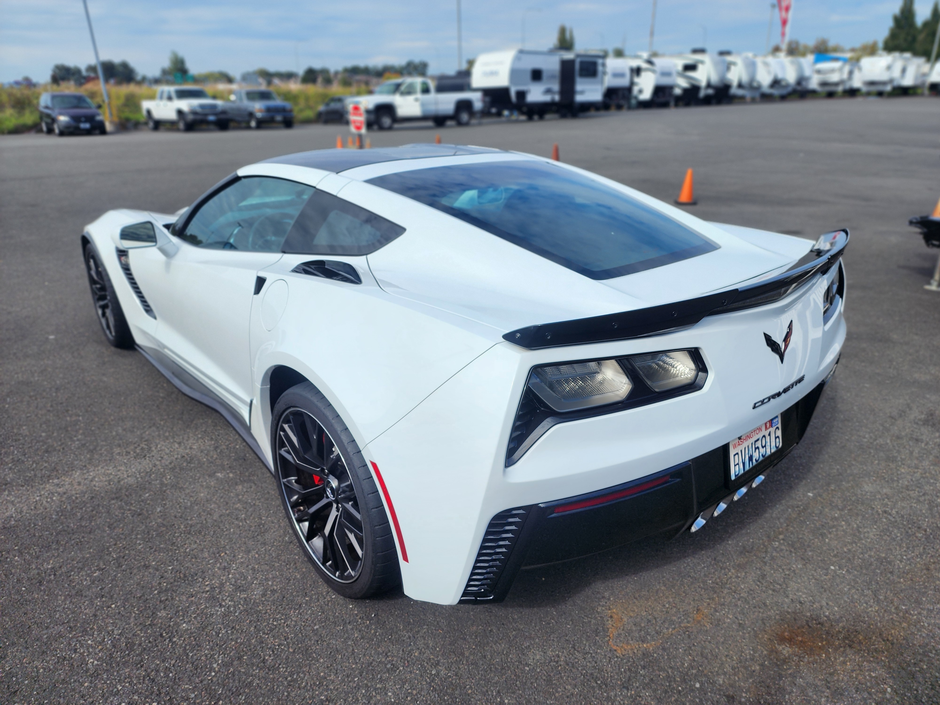 Used 2016 Chevrolet Corvette Z06 w/ 3LZ Preferred Equipment Group RWD image 2