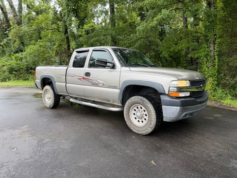 Used 2002 Chevrolet Silverado 2500 2WD Extended Cab image 1