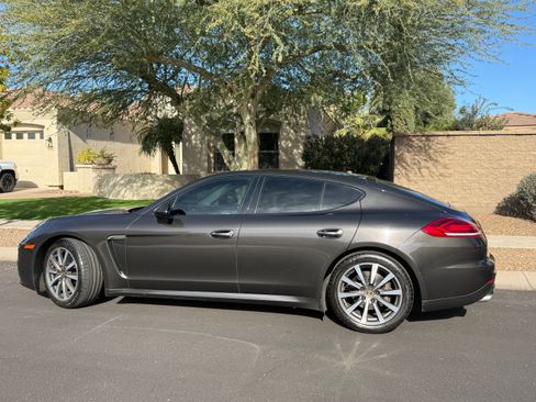 Used 2015 Porsche Panamera 4 image 2