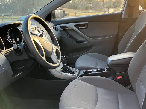 Used 2016 Hyundai Elantra SE image 13