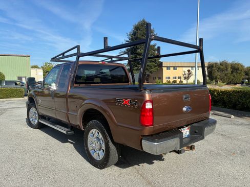 Used 2011 Ford F250 XLT w/ XLT Premium Pkg AWD/4WD image 5