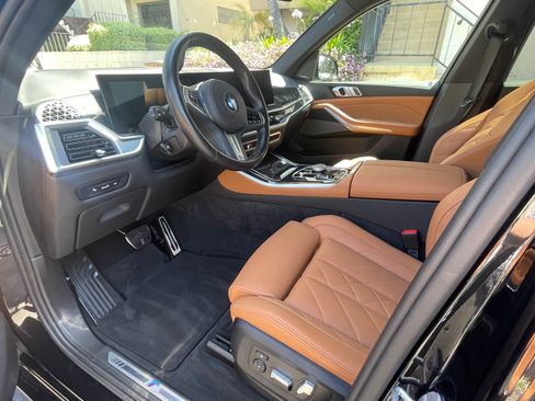 Used 2025 BMW X5 xDrive40i w/ M Sport Package AWD/4WD image 6