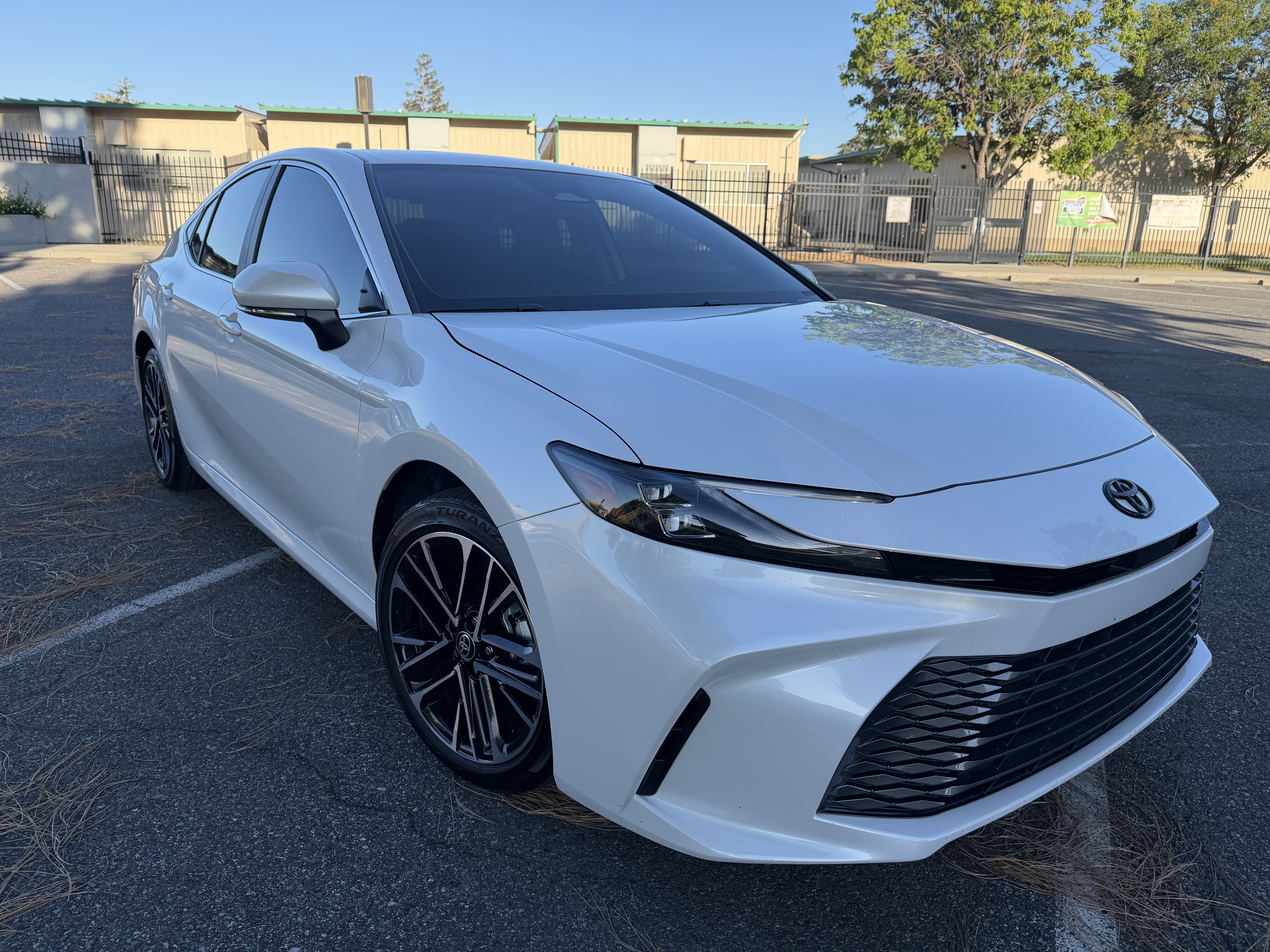 Used 2025 Toyota Camry XLE FWD image 1