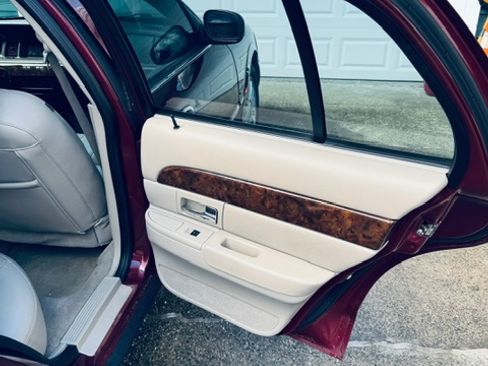 Used 2009 Mercury Grand Marquis LS image 16