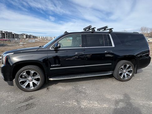 Used 2017 GMC Yukon XL Denali image 1
