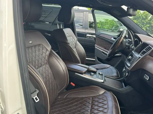 Used 2013 Mercedes-Benz GL 550 4MATIC image 12