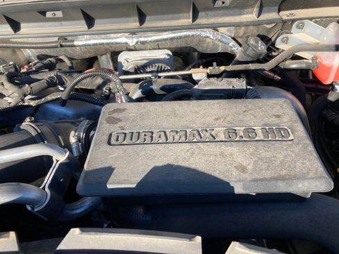 Used 2024 Chevrolet Silverado 2500 Custom w/ Custom Value Package image 9