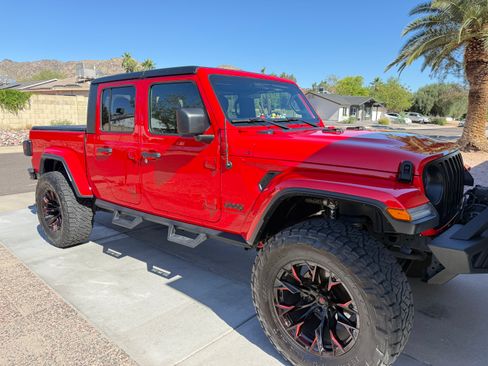 Used 2023 Jeep Gladiator Sport AWD/4WD image 2