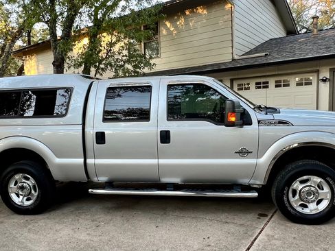 Used 2015 Ford F250 XLT w/ XLT Value Package image 4