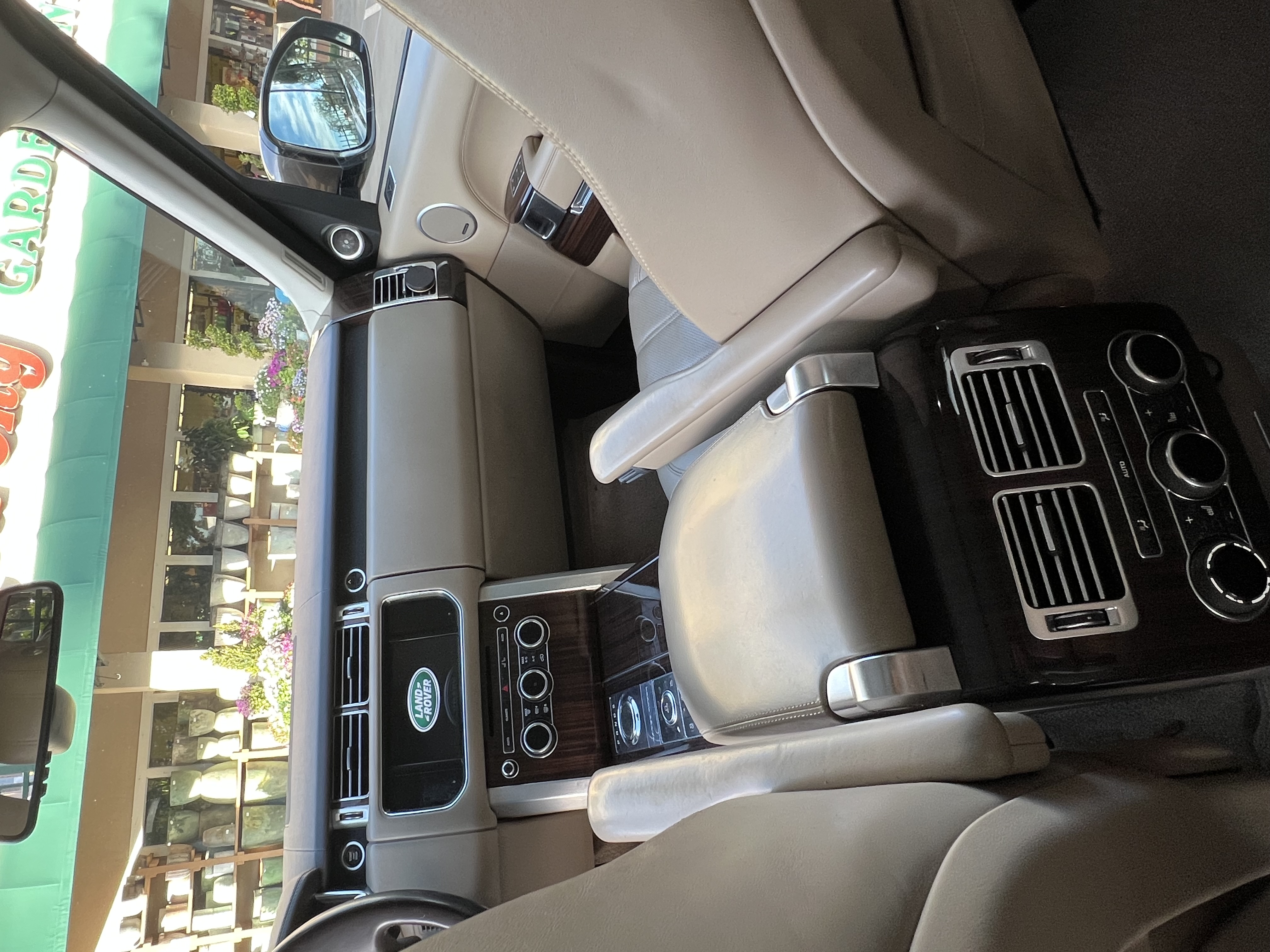 Used 2015 Land Rover Range Rover Supercharged AWD/4WD image 10
