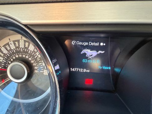 Used 2013 Ford Mustang Premium image 4