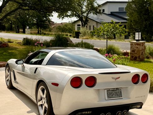 Used 2006 Chevrolet Corvette Coupe w/ Preferred Equipment Group RWD image 6