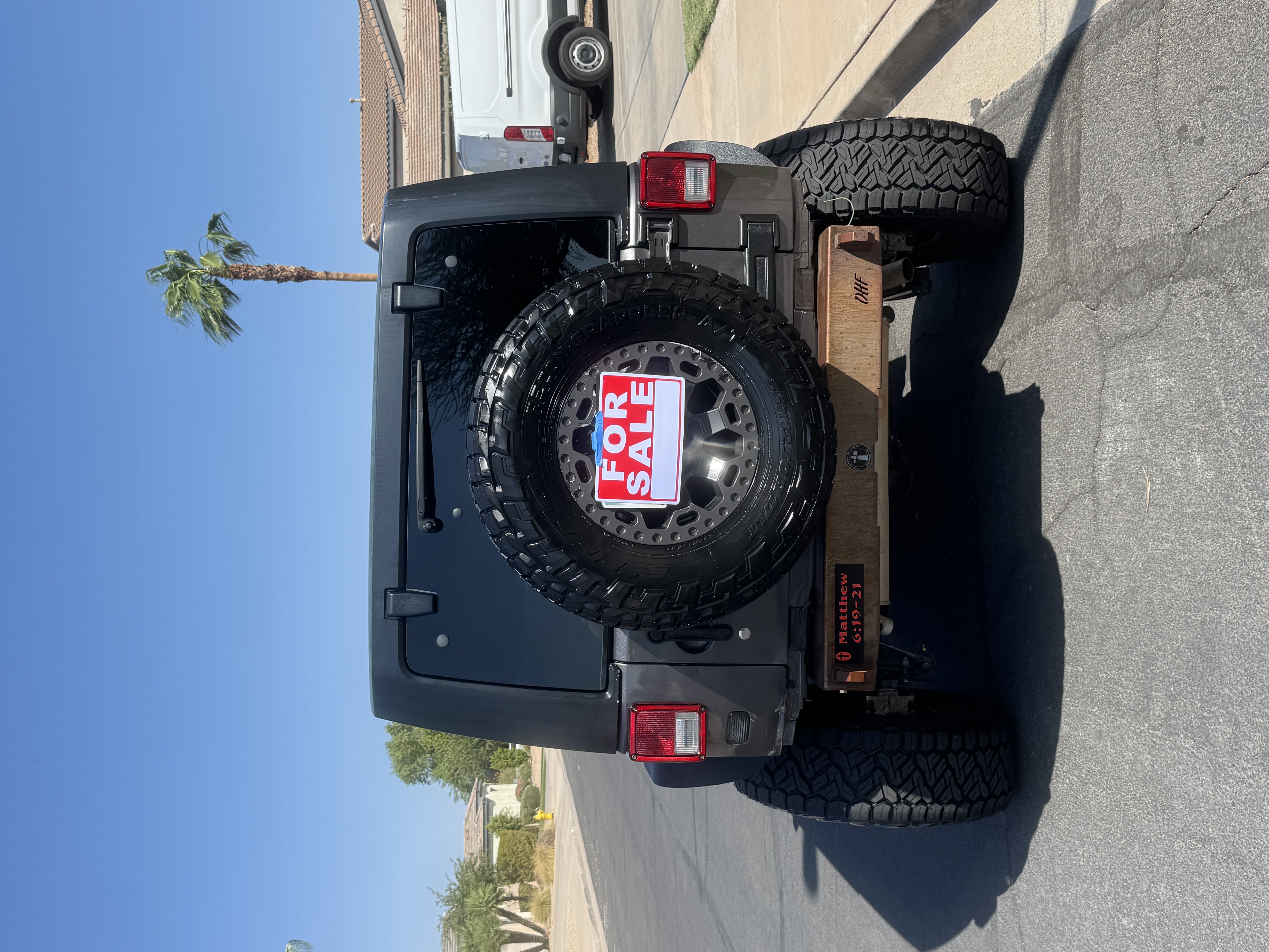 Used 2016 Jeep Wrangler Unlimited Rubicon w/ Connectivity Group AWD/4WD image 4