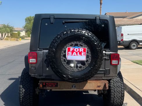Used 2016 Jeep Wrangler Unlimited Rubicon w/ Connectivity Group AWD/4WD image 4