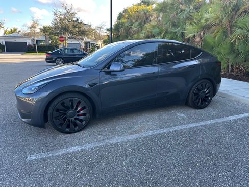Used 2021 Tesla Model Y Performance image 2