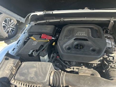 Used 2018 Jeep Wrangler Unlimited Sahara AWD/4WD image 28