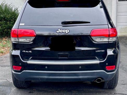 Used 2017 Jeep Grand Cherokee Limited w/ Luxury Group II image 2