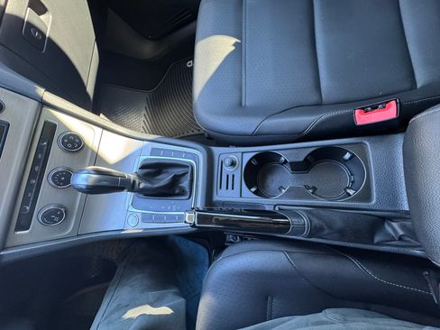 Used 2015 Volkswagen Golf TDI SE image 12