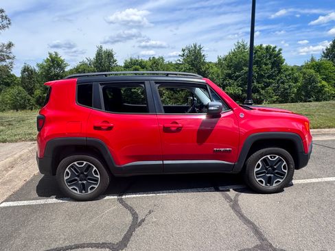 Used 2015 Jeep Renegade Trailhawk AWD/4WD image 5