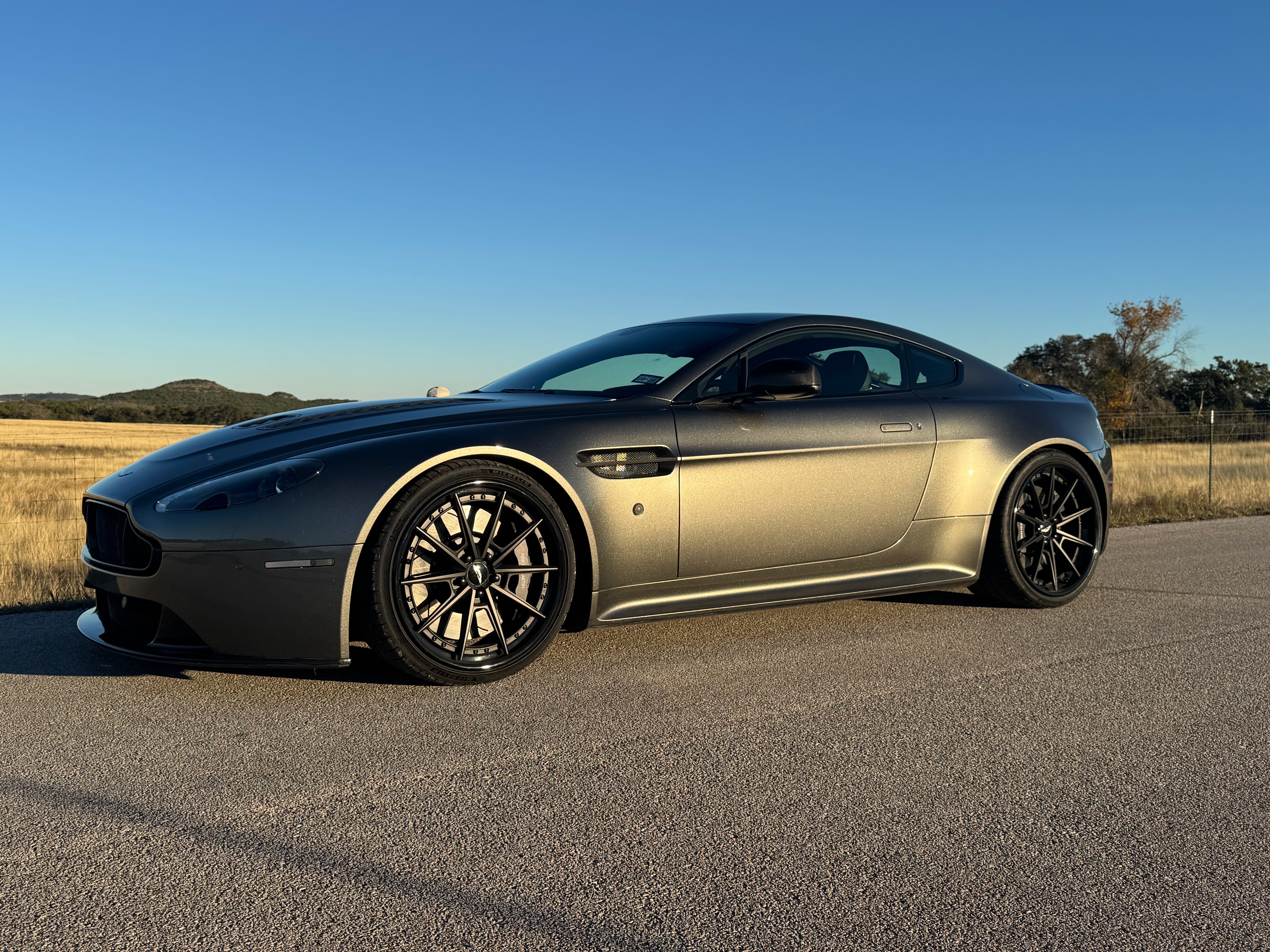 Used 2016 Aston Martin V12 Vantage S RWD image 25