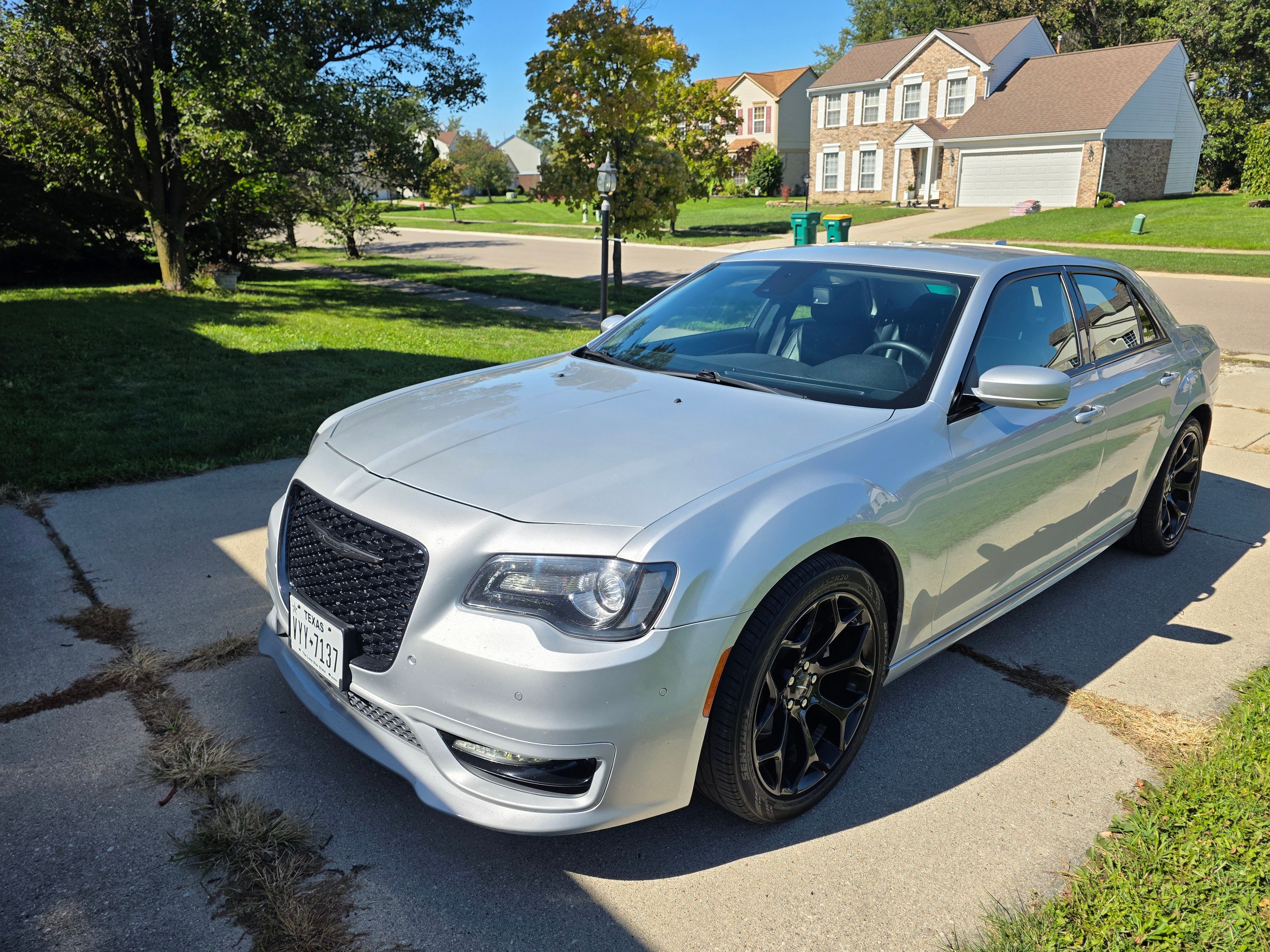 Used 2022 Chrysler 300 Touring L w/ Safetytec Plus Group RWD image 2
