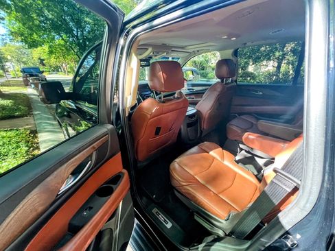 Used 2018 Cadillac Escalade Luxury image 13