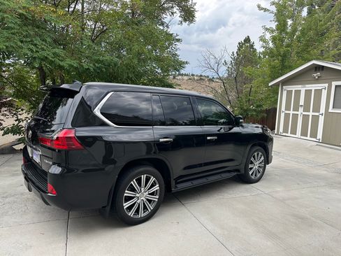 Used 2017 Lexus LX 570 4WD image 4