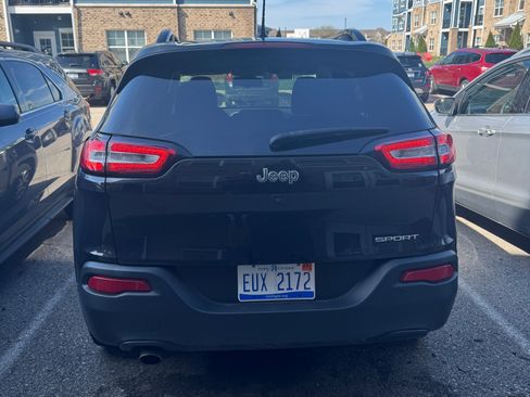 Used 2016 Jeep Cherokee Sport FWD image 10