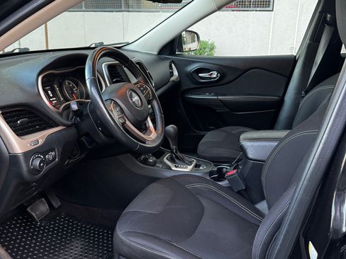 Used 2016 Jeep Cherokee Latitude w/ Cold Weather Group image 5