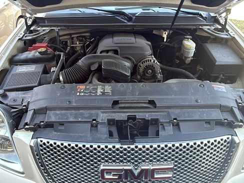 Used 2014 GMC Yukon XL Denali image 17