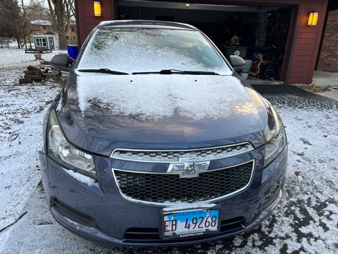 Used 2013 Chevrolet Cruze LS image 6