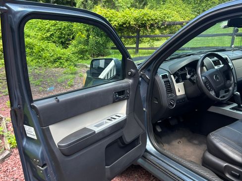 Used 2010 Mercury Mariner Premier AWD/4WD image 8