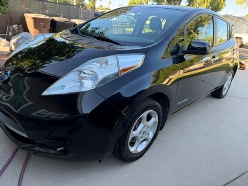 Used 2013 Nissan Leaf SV w/ Premium Pkg FWD image 10