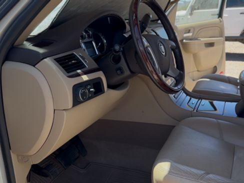 Used 2014 Cadillac Escalade Premium AWD/4WD image 5