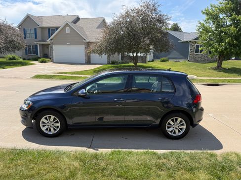Used 2016 Volkswagen Golf S FWD image 4