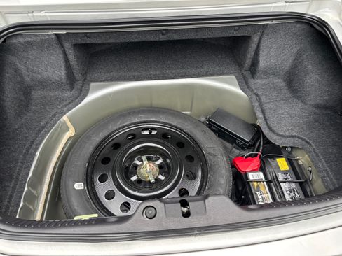 Used 2005 Ford Thunderbird RWD image 15