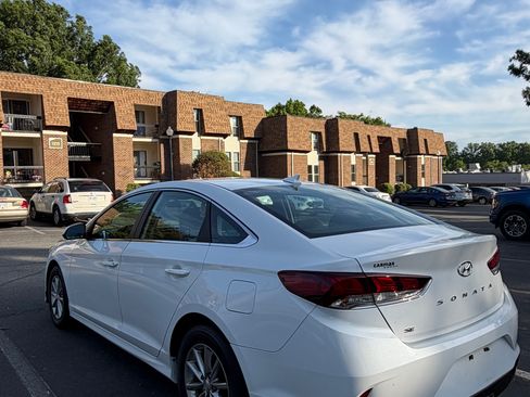 Used 2018 Hyundai Sonata SE w/ Cargo Package FWD image 6