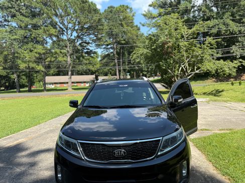 Used 2015 Kia Sorento LX image 2