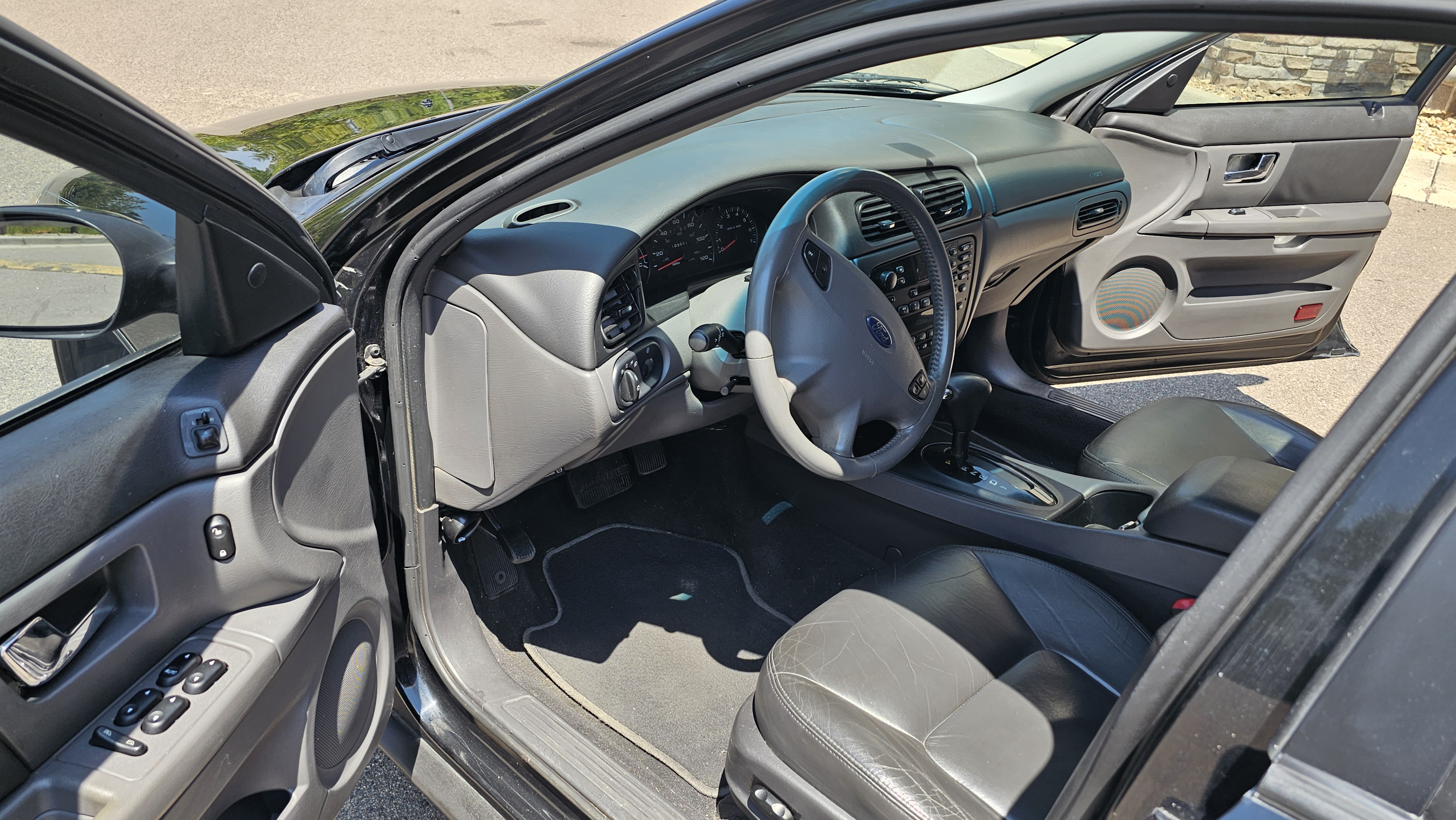Used 2002 Ford Taurus SEL FWD image 16