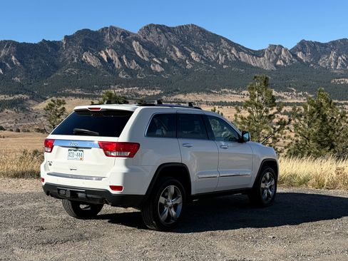 Used 2012 Jeep Grand Cherokee Overland image 5