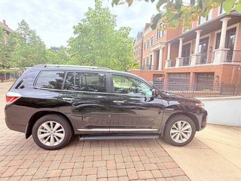 Used 2013 Toyota Highlander Limited AWD/4WD image 30