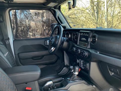 Used 2020 Jeep Wrangler Unlimited Sahara image 11