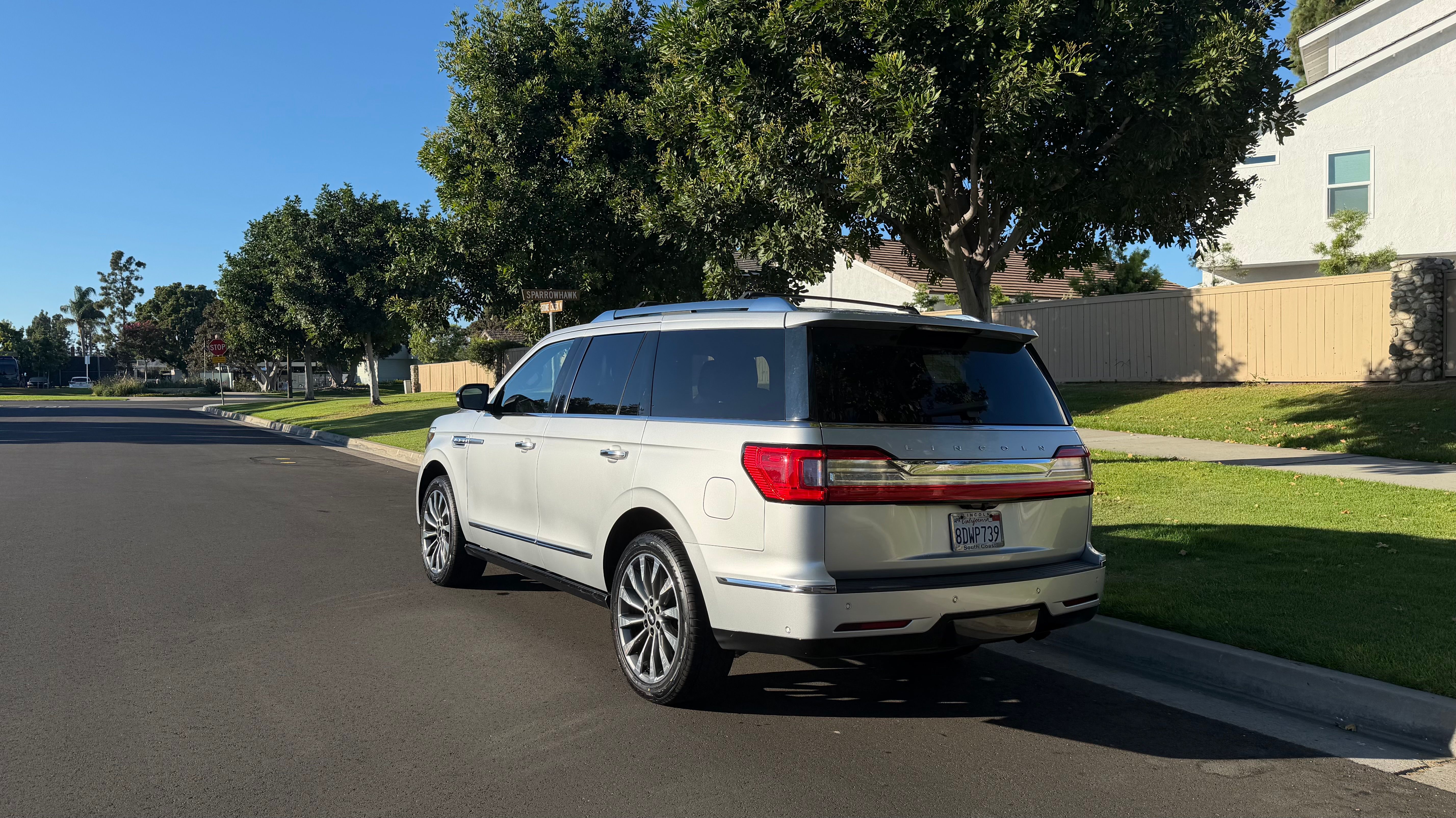 Used 2018 Lincoln Navigator Select w/ Technology Package AWD/4WD image 4