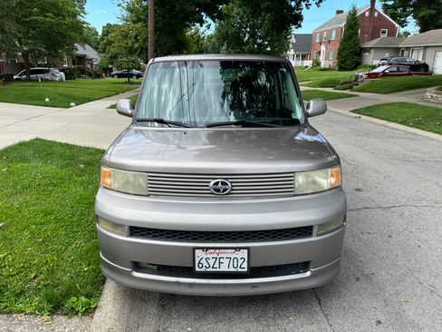 Used 2004 Scion xB FWD image 2