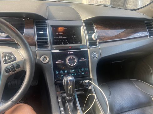 Used 2019 Ford Taurus Limited FWD image 6