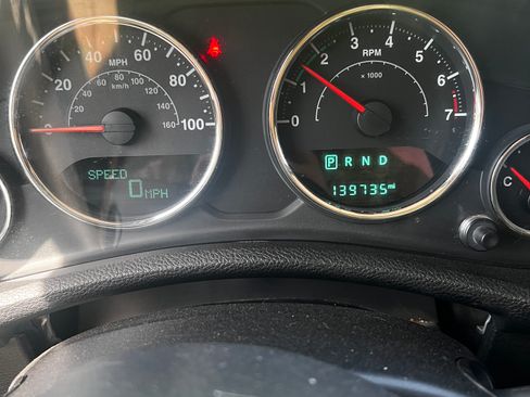 Used 2015 Jeep Wrangler Sport w/ Connectivity Group AWD/4WD image 9