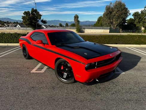Used 2009 Dodge Challenger SRT8 w/ SRT Option Group II image 1