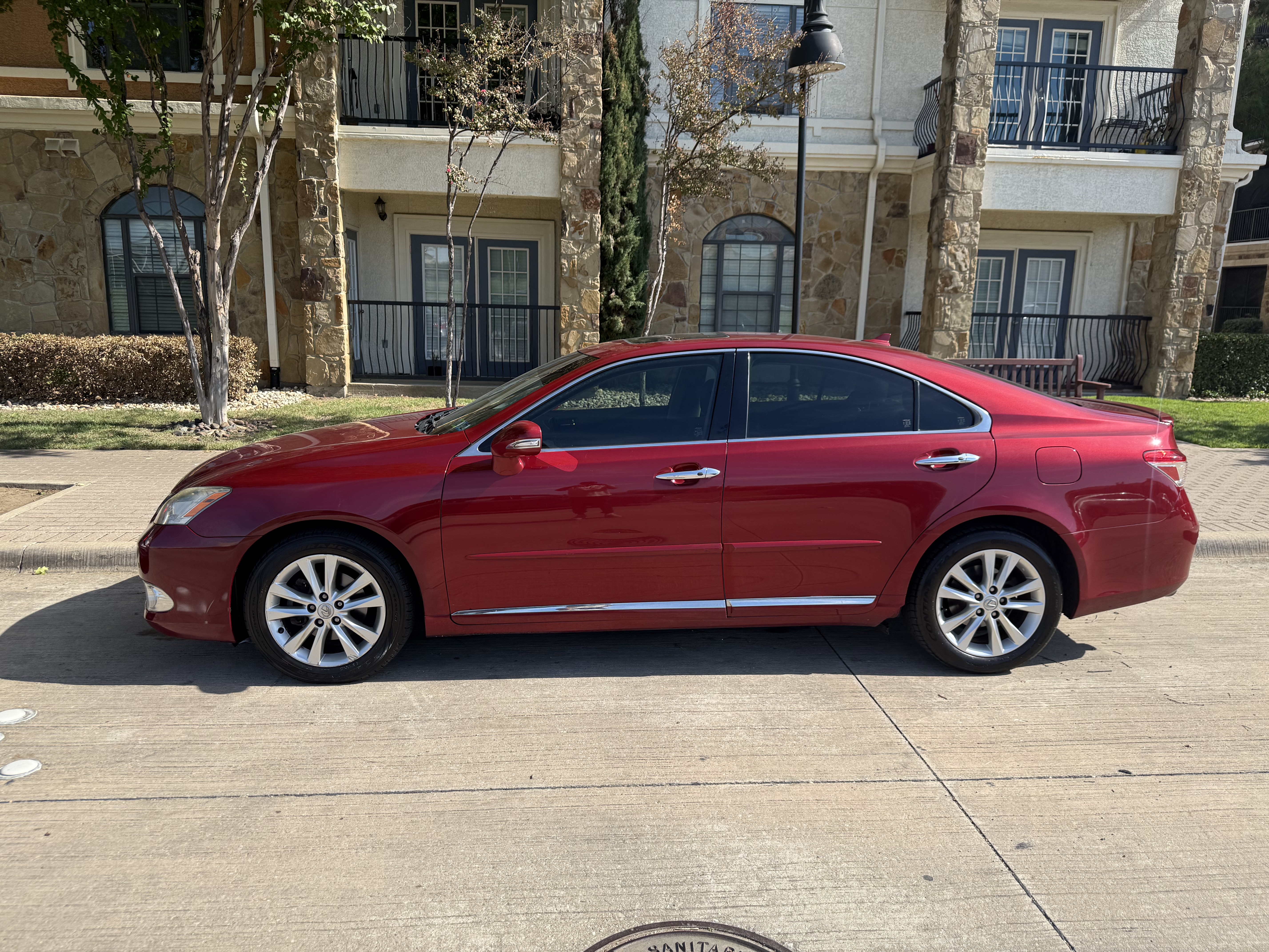 Used 2011 Lexus ES 350 FWD image 2